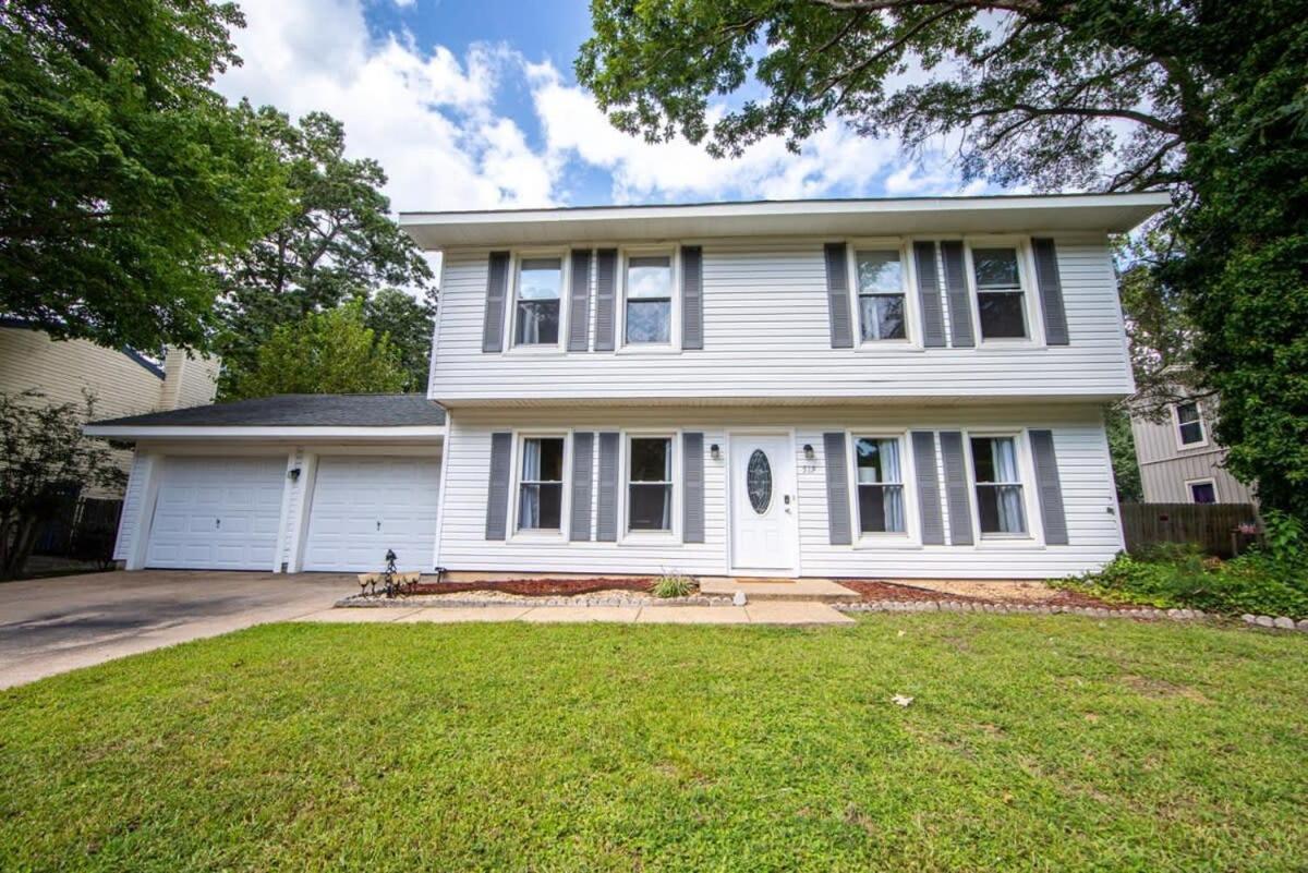 Sojourn Tree Lined Streets Newport News Villa Exterior foto